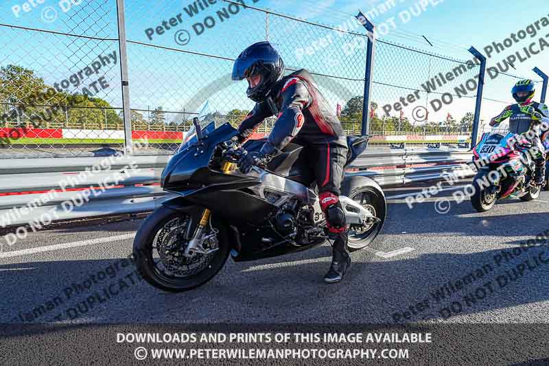 donington no limits trackday;donington park photographs;donington trackday photographs;no limits trackdays;peter wileman photography;trackday digital images;trackday photos